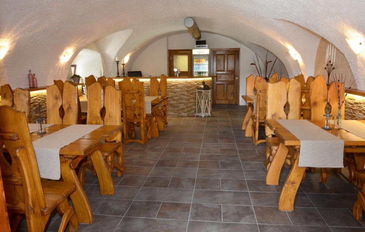 Restaurace A Penzion Pod Hradem Zlín Exterior foto